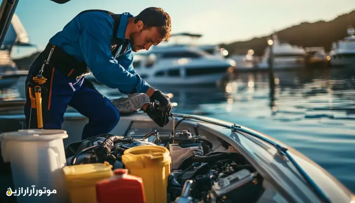 تکنسین دریایی در حال بررسی و نگهداری موتور یک قایق تفریحی لوکس در اسکله، با مخازن روغن و ابزار فنی در کنارش – نمایی واقعی از اهمیت استفاده از روغن مناسب در قایق‌های تندرو