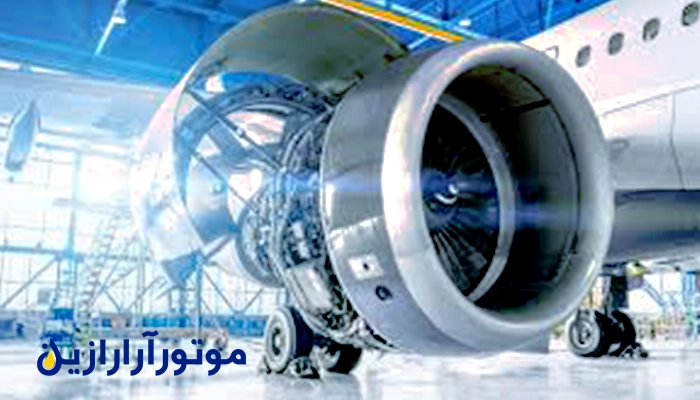 تصویر موتور هواپیما در حال تعمیر