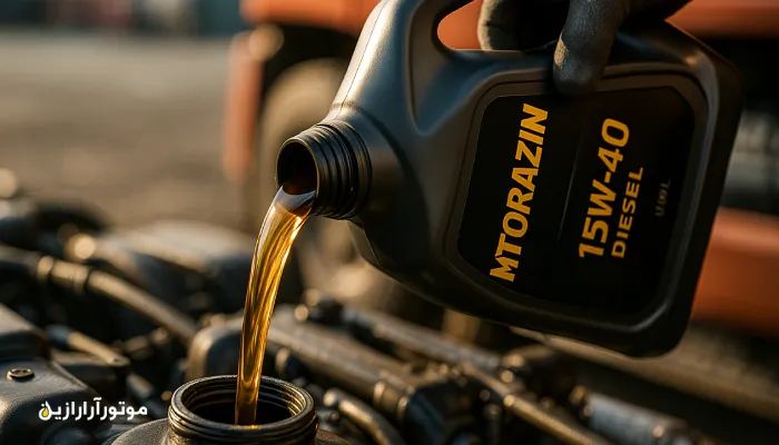 قیمت روغن موتور در سیرجان؛ ریختن روغن دیزلی 15W-40 موتورآرارازین در موتور کامیون برای صنایع و حمل‌ونقل