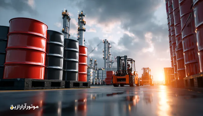 انبار پخش عمده روغن صنعتی موتورازین در عسلویه با بشکه‌های صنعتی و تجهیزات بارگیری. روغن صنعتی عسلویه