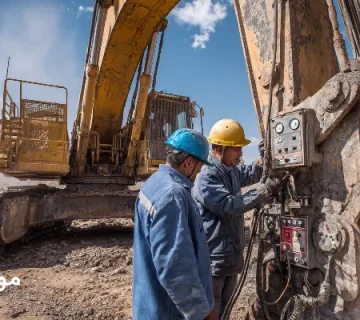 بیل مکانیکی معدن سیرجان با سیستم هیدرولیک ضدسایش در حال کار