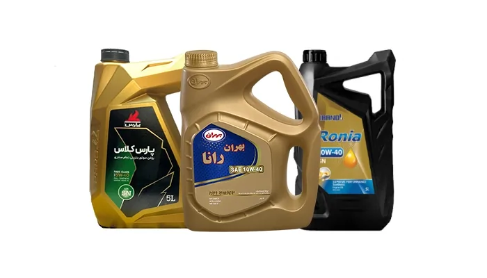سه بطری روغن موتور از برندهای ایرانی شامل بهران رانا، پارس کلاس و رونیا در پس‌زمینه سفید