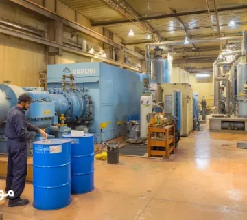 سرویس کمپرسور اسکرو در سیستم تبرید صنعتی با پایش وضعیت روغن (OCM) و تجهیزات مانیتورینگ موتورازین برای برنامه نگهداری شرط‌محور